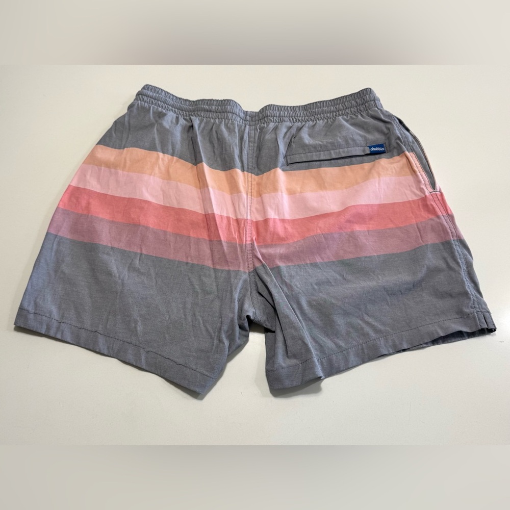 Chubbies Shorts Mens L  Pink Gray Lined Classic Swim Trunk Pool Beach 5.5'' Surf - Picture 2 of 8